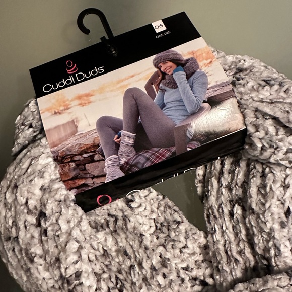 New Cuddl Duds Infinity scarf - Picture 12 of 12